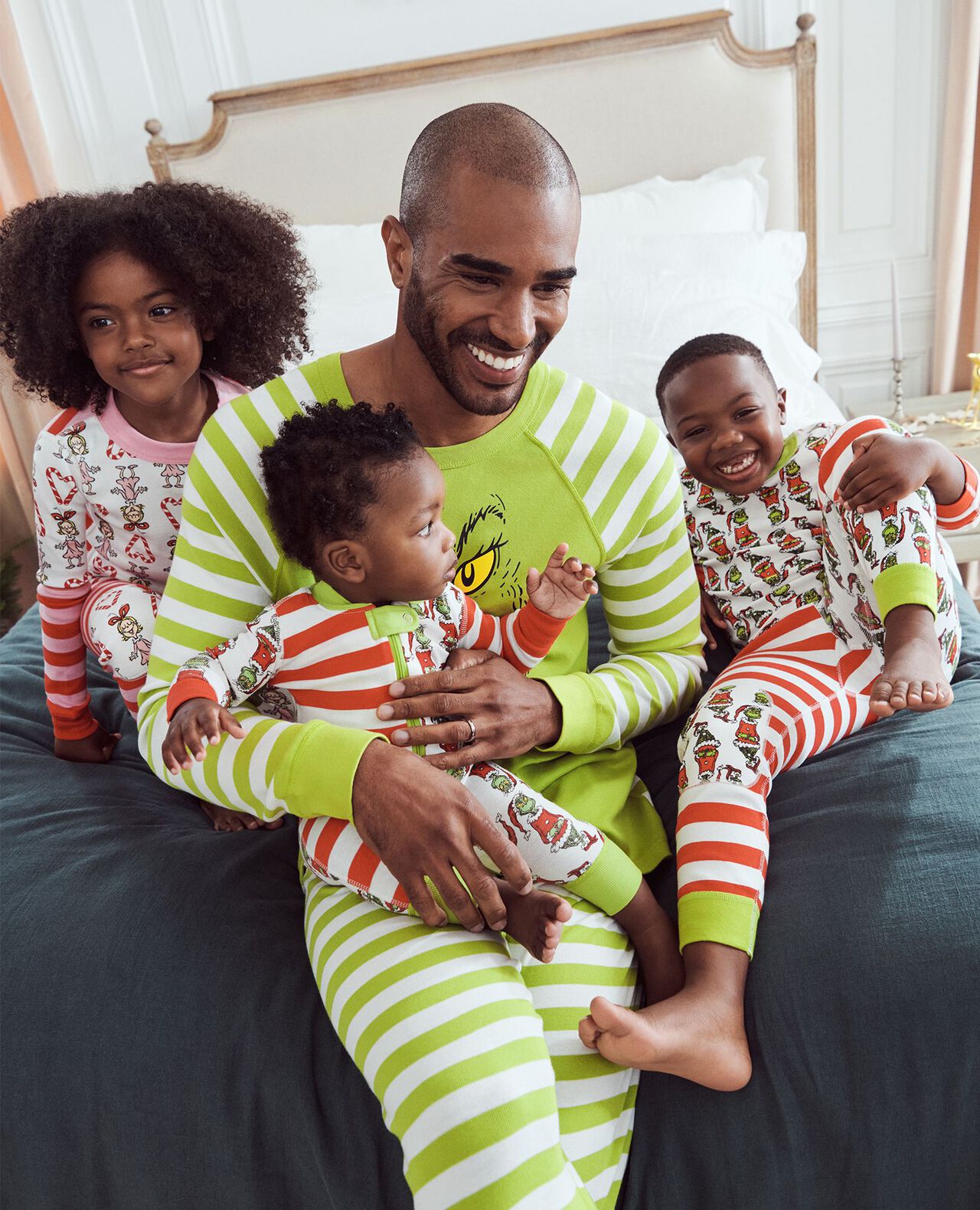 Adult Dr. Seuss Grinch HannaJams™ Pajama Top - Image 4